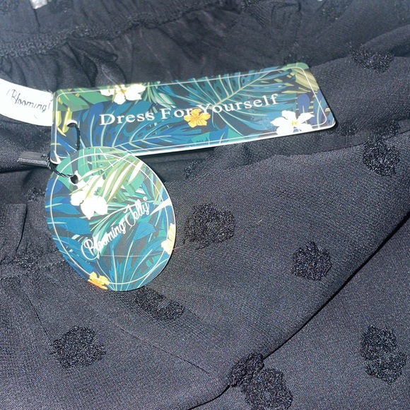 Black top with polka dots made of frayed thread - Picture 6 of 6